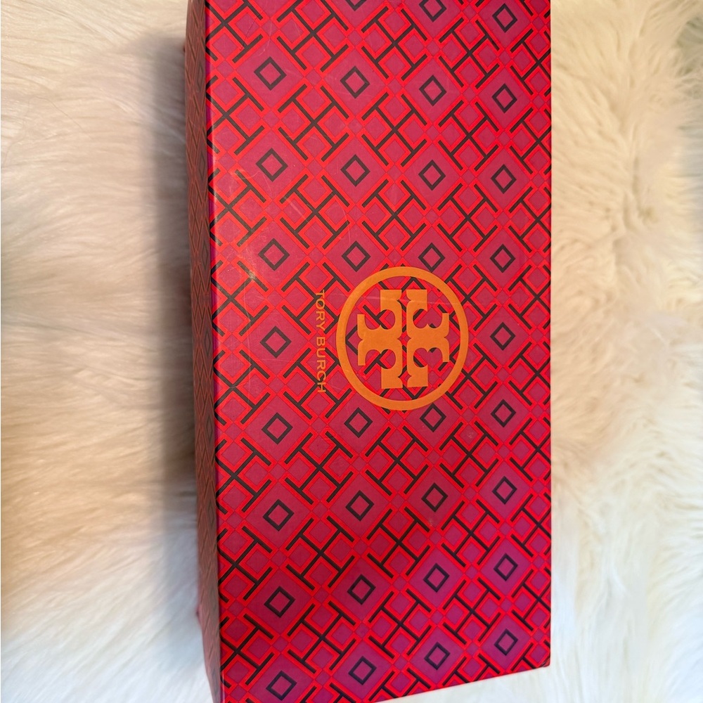 Tory Burch Women's Beige Leather Flats - Picture 8 of 8
